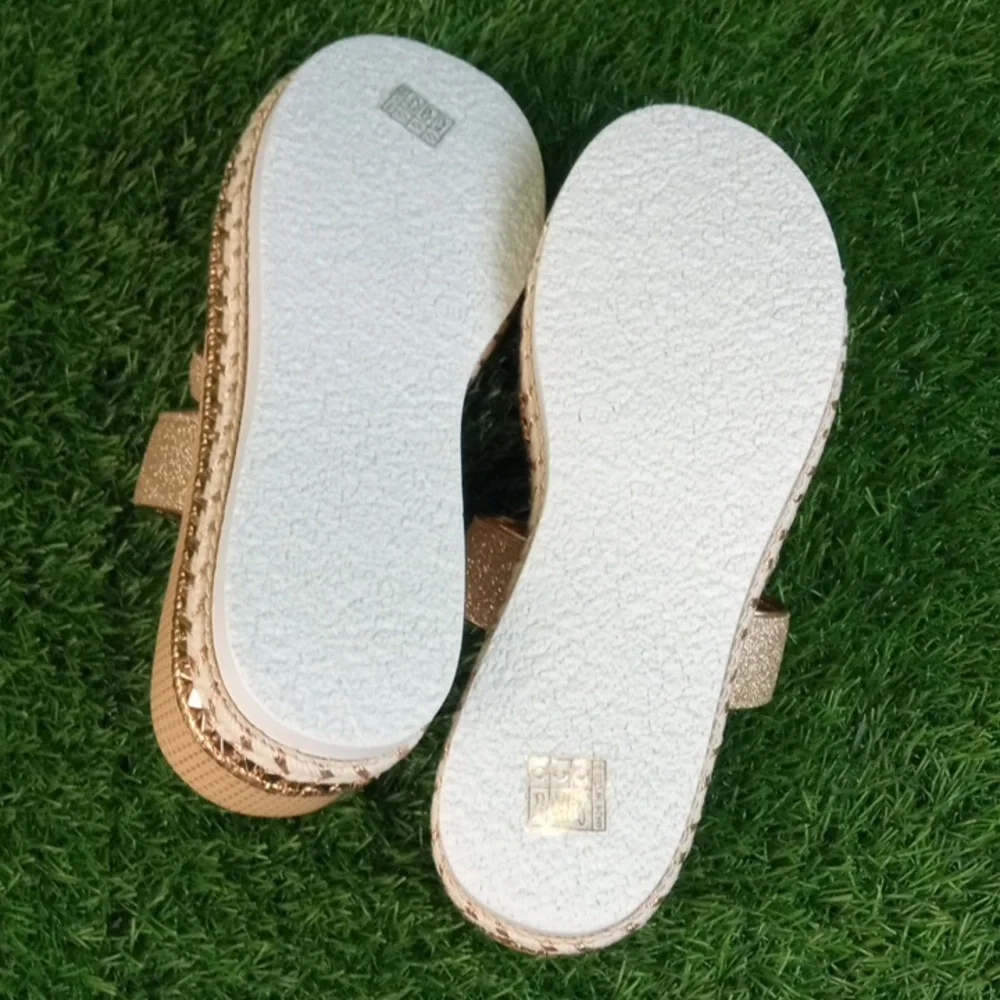💩 Gold Glitter Women's Sandals - Picture 5 of 6